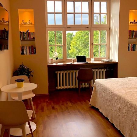 Centrally Located Apartment Overlooking Vermanes Park Riga Kültér fotó