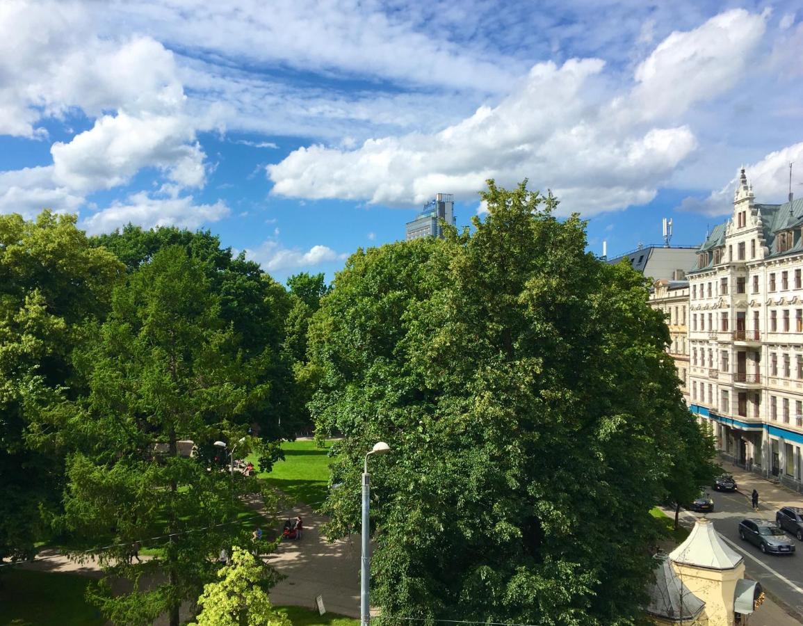 Centrally Located Apartment Overlooking Vermanes Park Riga Kültér fotó