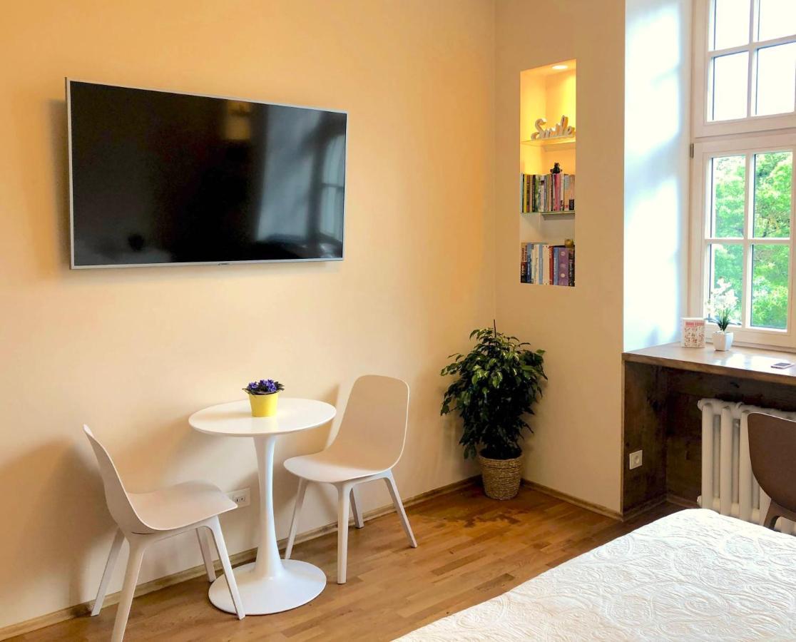Centrally Located Apartment Overlooking Vermanes Park Riga Kültér fotó