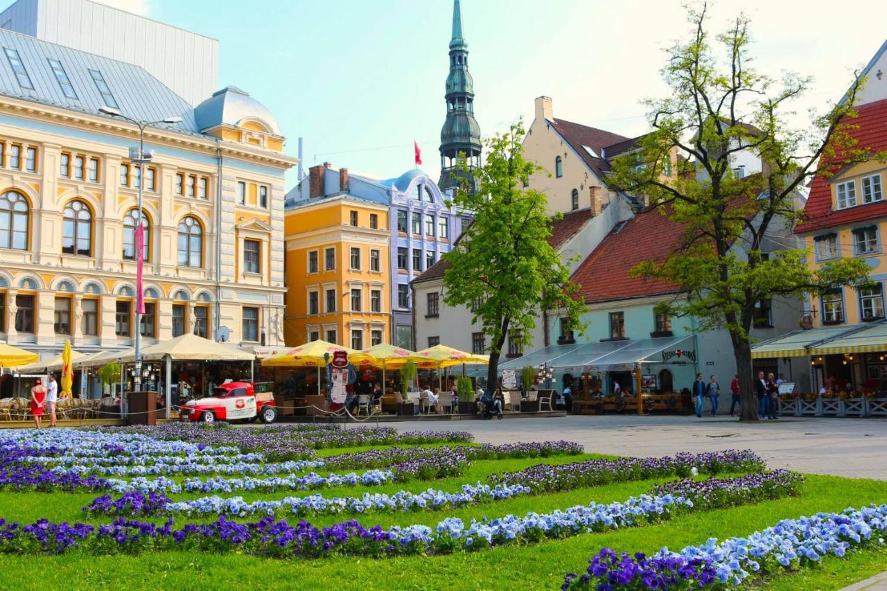 Centrally Located Apartment Overlooking Vermanes Park Riga Kültér fotó